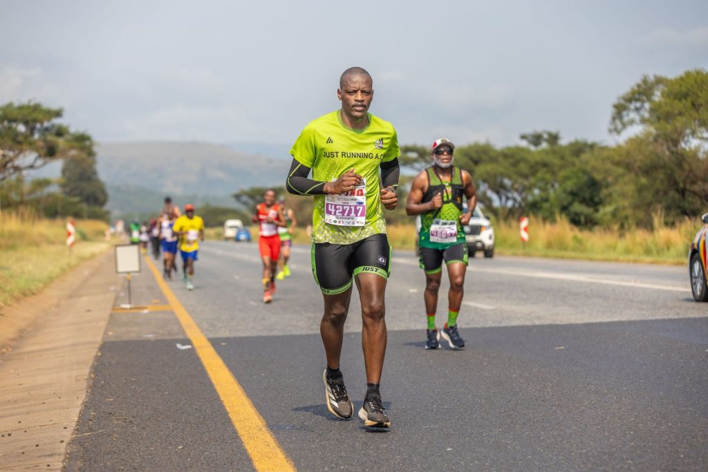 A runner in a green club shirt on the N4 shoulder